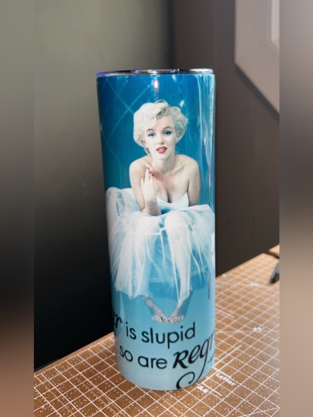 Marylin Monroe 20oz Skinny beautiful bright blue stainless steel …NWT